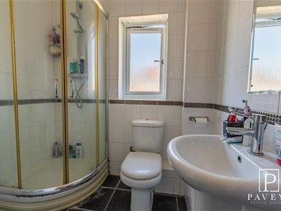 EN SUITE TO MASTER BEDROOM